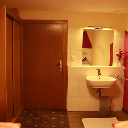 בית הארחה Haus Kartoner 3*